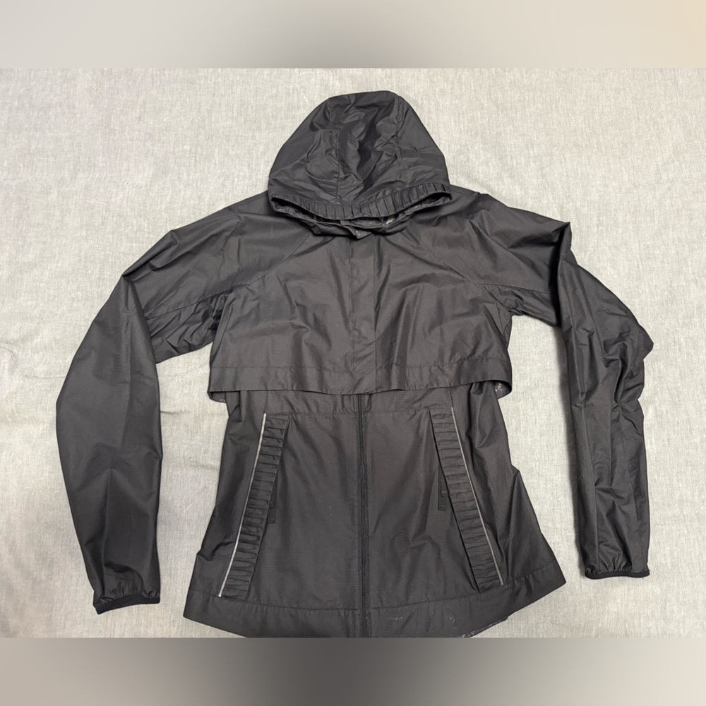 Lululemon Women's Black Hooded convertible vest/jacket size 6 running - Picture 2 of 7